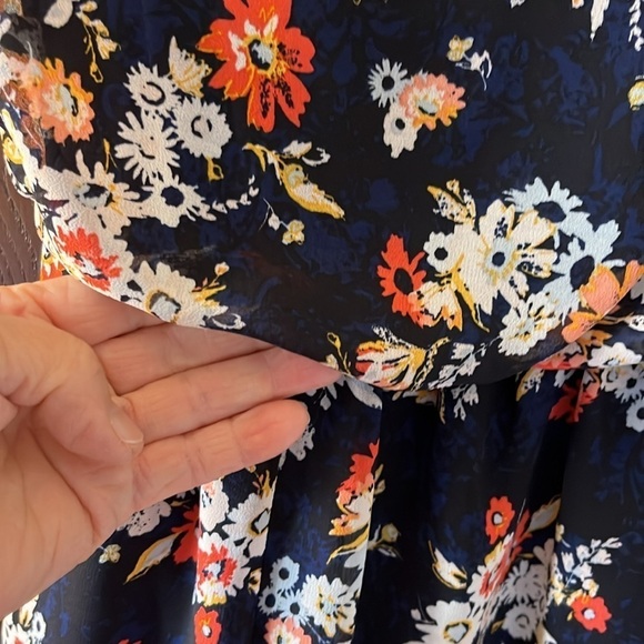 No Brand navy/ black romper with white/ red/ gray floral design. Size Small - Picture 4 of 9